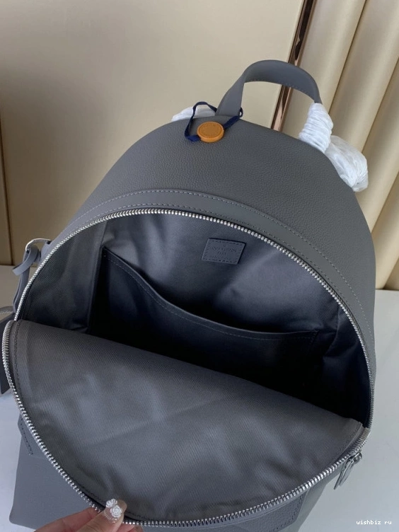 WIS LOUIS VUITTON BACKPACK TAKEOFF 0820